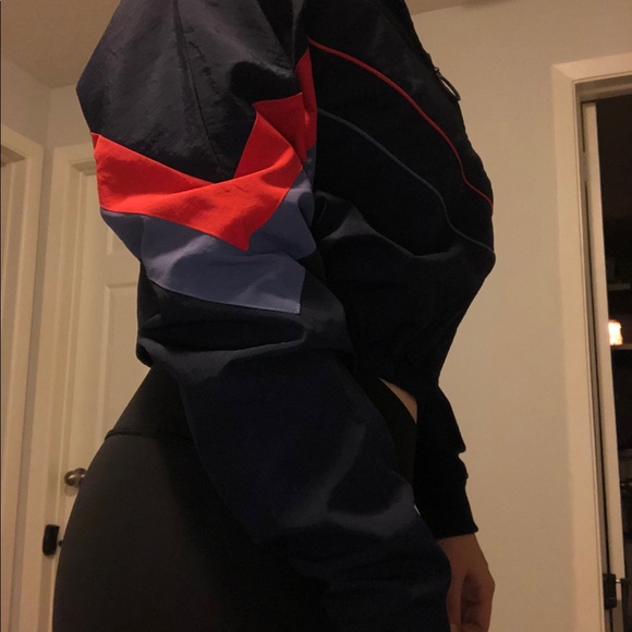 Woman’s Fila windbreaker - NWOT - Picture 5 of 6